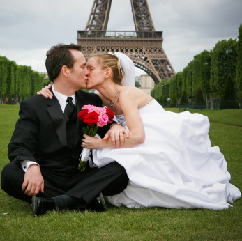 Eiffel Tower Kiss